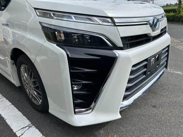 ヴォクシー ハイブリッドＺＳ　煌ＩＩ　冠水歴車バックカメラセーフティセンスプリクラッシュセーフティ禁煙車両側パワスラスマートキーＰスタートイモビ前席シートエアコンオートマチックハイビームトラクションコントロールクルーズコントロールパール白（18枚目）