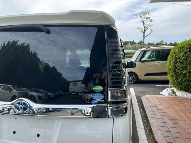 ヴォクシー ハイブリッドＺＳ　煌ＩＩ　冠水歴車バックカメラセーフティセンスプリクラッシュセーフティ禁煙車両側パワスラスマートキーＰスタートイモビ前席シートエアコンオートマチックハイビームトラクションコントロールクルーズコントロールパール白（19枚目）