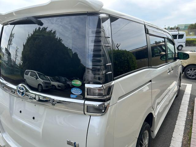 ヴォクシー ハイブリッドＺＳ　煌ＩＩ　冠水歴車バックカメラセーフティセンスプリクラッシュセーフティ禁煙車両側パワスラスマートキーＰスタートイモビ前席シートエアコンオートマチックハイビームトラクションコントロールクルーズコントロールパール白（20枚目）