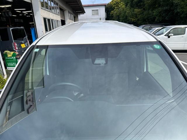 ヴォクシー ハイブリッドＺＳ　煌ＩＩ　冠水歴車バックカメラセーフティセンスプリクラッシュセーフティ禁煙車両側パワスラスマートキーＰスタートイモビ前席シートエアコンオートマチックハイビームトラクションコントロールクルーズコントロールパール白（24枚目）