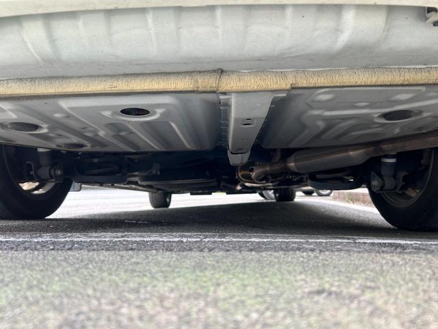 ヴォクシー ハイブリッドＺＳ　煌ＩＩ　冠水歴車バックカメラセーフティセンスプリクラッシュセーフティ禁煙車両側パワスラスマートキーＰスタートイモビ前席シートエアコンオートマチックハイビームトラクションコントロールクルーズコントロールパール白（26枚目）