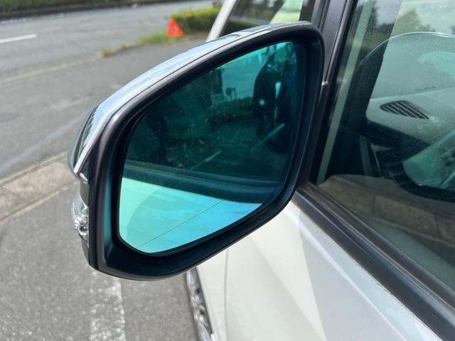 ヴォクシー ハイブリッドＺＳ　煌ＩＩ　冠水歴車バックカメラセーフティセンスプリクラッシュセーフティ禁煙車両側パワスラスマートキーＰスタートイモビ前席シートエアコンオートマチックハイビームトラクションコントロールクルーズコントロールパール白（29枚目）