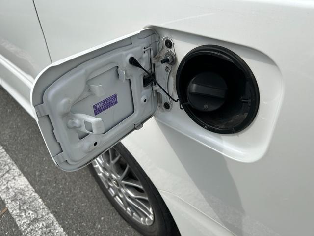 ヴォクシー ハイブリッドＺＳ　煌ＩＩ　冠水歴車バックカメラセーフティセンスプリクラッシュセーフティ禁煙車両側パワスラスマートキーＰスタートイモビ前席シートエアコンオートマチックハイビームトラクションコントロールクルーズコントロールパール白（35枚目）