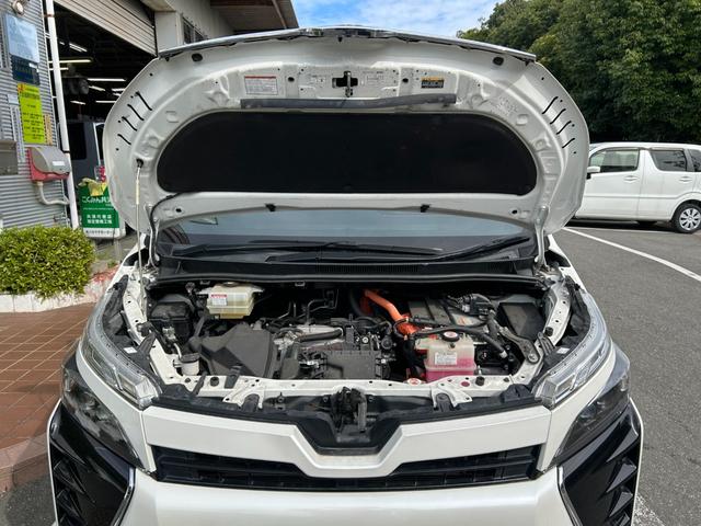 ヴォクシー ハイブリッドＺＳ　煌ＩＩ　冠水歴車バックカメラセーフティセンスプリクラッシュセーフティ禁煙車両側パワスラスマートキーＰスタートイモビ前席シートエアコンオートマチックハイビームトラクションコントロールクルーズコントロールパール白（36枚目）