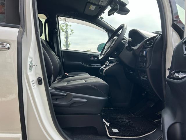 ヴォクシー ハイブリッドＺＳ　煌ＩＩ　冠水歴車バックカメラセーフティセンスプリクラッシュセーフティ禁煙車両側パワスラスマートキーＰスタートイモビ前席シートエアコンオートマチックハイビームトラクションコントロールクルーズコントロールパール白（42枚目）