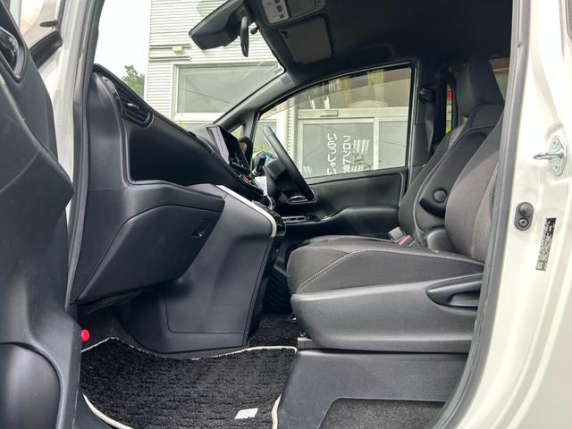ヴォクシー ハイブリッドＺＳ　煌ＩＩ　冠水歴車バックカメラセーフティセンスプリクラッシュセーフティ禁煙車両側パワスラスマートキーＰスタートイモビ前席シートエアコンオートマチックハイビームトラクションコントロールクルーズコントロールパール白（46枚目）