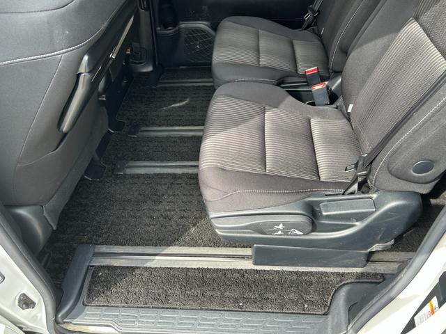 ヴォクシー ハイブリッドＺＳ　煌ＩＩ　冠水歴車バックカメラセーフティセンスプリクラッシュセーフティ禁煙車両側パワスラスマートキーＰスタートイモビ前席シートエアコンオートマチックハイビームトラクションコントロールクルーズコントロールパール白（49枚目）