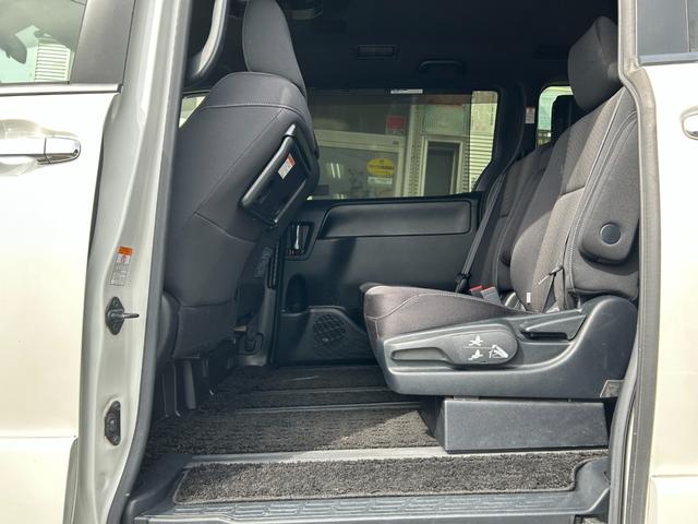 ヴォクシー ハイブリッドＺＳ　煌ＩＩ　冠水歴車バックカメラセーフティセンスプリクラッシュセーフティ禁煙車両側パワスラスマートキーＰスタートイモビ前席シートエアコンオートマチックハイビームトラクションコントロールクルーズコントロールパール白（50枚目）