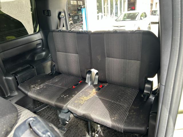 ヴォクシー ハイブリッドＺＳ　煌ＩＩ　冠水歴車バックカメラセーフティセンスプリクラッシュセーフティ禁煙車両側パワスラスマートキーＰスタートイモビ前席シートエアコンオートマチックハイビームトラクションコントロールクルーズコントロールパール白（55枚目）