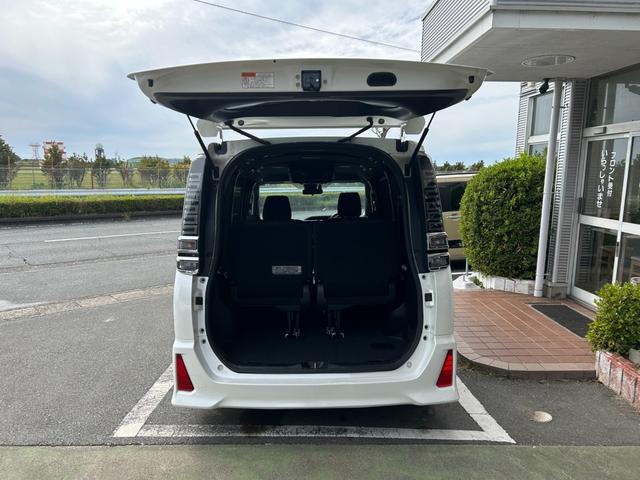 ヴォクシー ハイブリッドＺＳ　煌ＩＩ　冠水歴車バックカメラセーフティセンスプリクラッシュセーフティ禁煙車両側パワスラスマートキーＰスタートイモビ前席シートエアコンオートマチックハイビームトラクションコントロールクルーズコントロールパール白（61枚目）