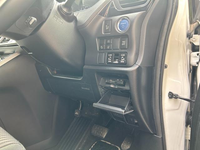 ヴォクシー ハイブリッドＺＳ　煌ＩＩ　冠水歴車バックカメラセーフティセンスプリクラッシュセーフティ禁煙車両側パワスラスマートキーＰスタートイモビ前席シートエアコンオートマチックハイビームトラクションコントロールクルーズコントロールパール白（71枚目）