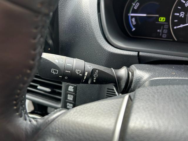 ヴォクシー ハイブリッドＺＳ　煌ＩＩ　冠水歴車バックカメラセーフティセンスプリクラッシュセーフティ禁煙車両側パワスラスマートキーＰスタートイモビ前席シートエアコンオートマチックハイビームトラクションコントロールクルーズコントロールパール白（74枚目）