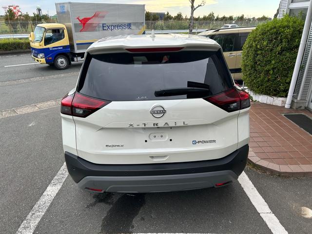 エクストレイル X e-4ORCE 冠水歴車ナビTVHDMI入力ETC2.0アラウンドビューモニター禁煙車エマージェンシーブレーキプロパイロットアダプティブクルコンドラレコブラインドスポットモニタAC100V電源防水シートハイブリッド車(11枚目)