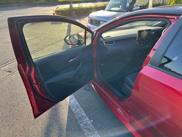 カローラスポーツ ハイブリッドＧ　スタイルパッケージ　冠水歴車ナビバックカメラＥＴＣ車載器セーフティセンスプリクラッシュセーフティーレーダークルコン禁煙車ＣＤＤＶＤ再生ブラインドスポットモニターメンテノート取説ドラレコ前後前席シートヒーターハイブリッド車（43枚目）