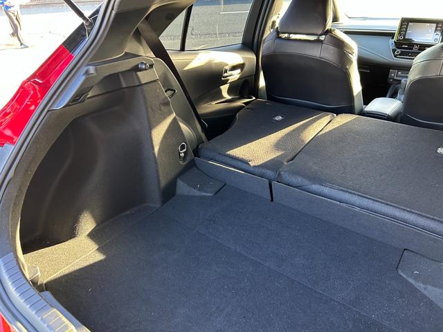 カローラスポーツ ハイブリッドＧ　スタイルパッケージ　冠水歴車ナビバックカメラＥＴＣ車載器セーフティセンスプリクラッシュセーフティーレーダークルコン禁煙車ＣＤＤＶＤ再生ブラインドスポットモニターメンテノート取説ドラレコ前後前席シートヒーターハイブリッド車（61枚目）