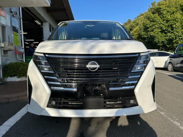 セレナ ｅ－パワー　ハイウェイスターＶ　冠水歴車ナビＴＶアラウンドビューモニターＥＴＣ２．０プロパイロットエマージェンシーブレーキＬＥＤヘッド禁煙車寒冷地仕様ホットプラスパックドラレコブラインドスポットモニターアダプティブクルコン両パワスラ（3枚目）