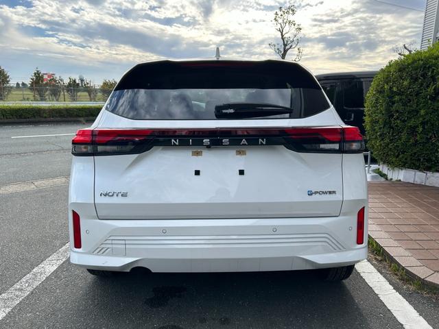 ノート Ｘ　冠水歴車アップルカカープレイアンドロイドオートＢＴ対応ＨＤＭＩ入力アラウンドビューモニターデジタルインナーミラーエマージェンシーブレーキ禁煙車ブラインドスポットモニターリヤクロストラフィックアラート（10枚目）