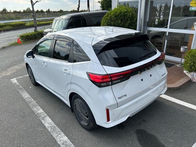ノート Ｘ　冠水歴車アップルカカープレイアンドロイドオートＢＴ対応ＨＤＭＩ入力アラウンドビューモニターデジタルインナーミラーエマージェンシーブレーキ禁煙車ブラインドスポットモニターリヤクロストラフィックアラート（13枚目）