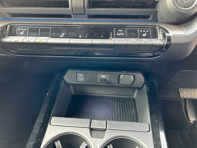 プリウス Ｇ　冠水歴車ナビＴＶバックカメラＢＴ対応ＥＴＣ２．０セーフティセンスプリクラッシュセーフティレーダークルコン禁煙車スマートキー前席シートヒーターオートハイビームメンテノートブラインドスポットモニターパール（75枚目）