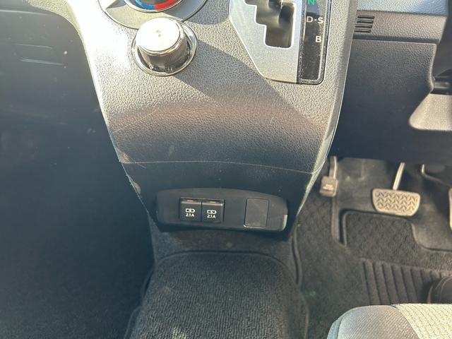 シエンタ Ｇ　冠水歴車ナビＴＶバックカメラＢＴオーディオ対応付３列シート７名乗車両側パワスラセーフティセンスプリクラッシュセーフティ衝突軽減ブレーキスマートキーＰスタートイモビライザー禁煙車衝突安全ボディーパール白（75枚目）