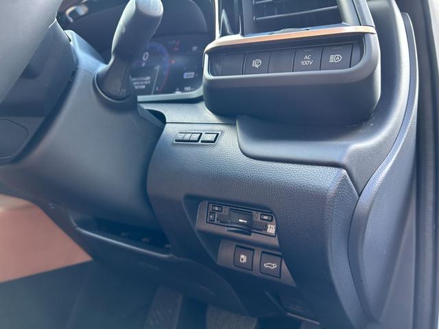 クラウンスポーツ Z 冠水歴車ナビTVバックカメラ全方位モニターETC2.0セーフティセンスプリクラッシュセーフティレーダークルコン禁煙車ブラインドスポットモニターメンテノート付スマートキー2本シートエアコンAC100V(68枚目)