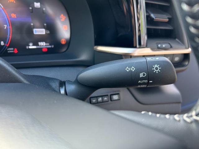 クラウンスポーツ Z 冠水歴車ナビTVバックカメラ全方位モニターETC2.0セーフティセンスプリクラッシュセーフティレーダークルコン禁煙車ブラインドスポットモニターメンテノート付スマートキー2本シートエアコンAC100V(72枚目)