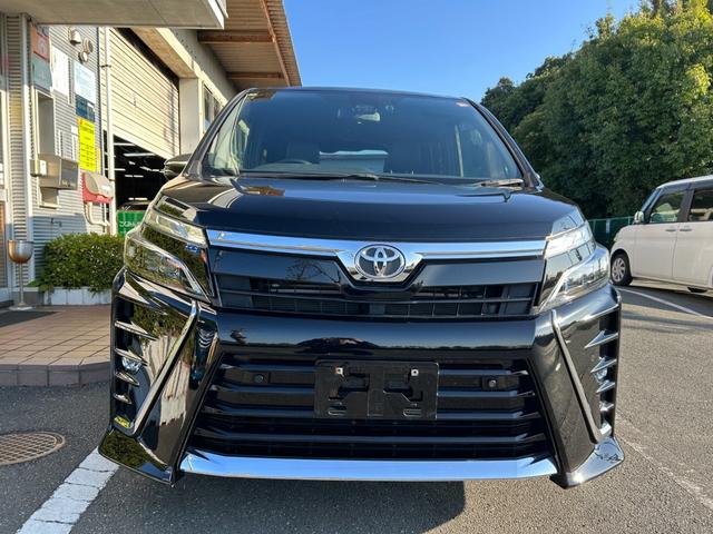 ヴォクシー ＺＳ　煌ＩＩＩ　冠水歴車ナビＴＶバックカメラＥＴＣ車載器スマートキーＰスタートイモビライザー禁煙車セーフティセンス衝突軽減ブレーキプリクラッシュセーフティー両側パワースライドドアオートマチックハイビームドラレコ付（3枚目）