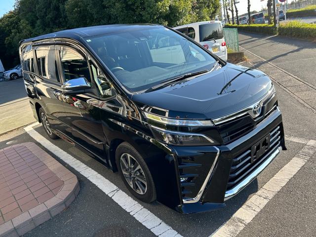 ヴォクシー ＺＳ　煌ＩＩＩ　冠水歴車ナビＴＶバックカメラＥＴＣ車載器スマートキーＰスタートイモビライザー禁煙車セーフティセンス衝突軽減ブレーキプリクラッシュセーフティー両側パワースライドドアオートマチックハイビームドラレコ付（6枚目）