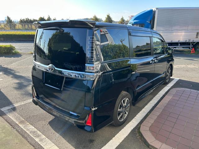 ヴォクシー ＺＳ　煌ＩＩＩ　冠水歴車ナビＴＶバックカメラＥＴＣ車載器スマートキーＰスタートイモビライザー禁煙車セーフティセンス衝突軽減ブレーキプリクラッシュセーフティー両側パワースライドドアオートマチックハイビームドラレコ付（9枚目）