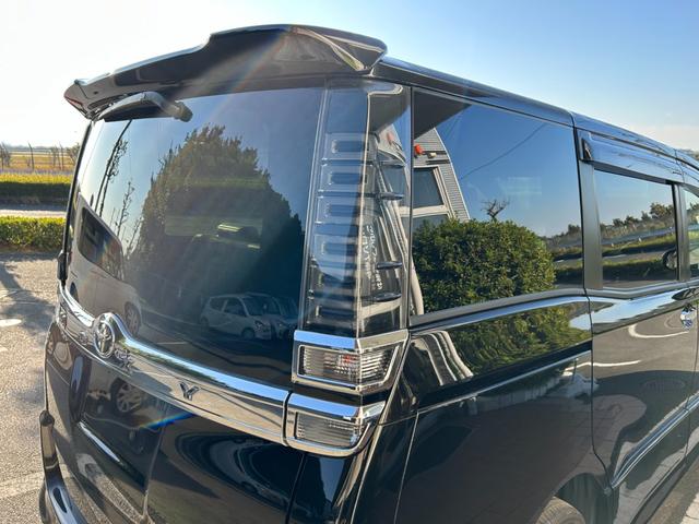 ヴォクシー ＺＳ　煌ＩＩＩ　冠水歴車ナビＴＶバックカメラＥＴＣ車載器スマートキーＰスタートイモビライザー禁煙車セーフティセンス衝突軽減ブレーキプリクラッシュセーフティー両側パワースライドドアオートマチックハイビームドラレコ付（20枚目）