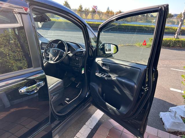 ヴォクシー ＺＳ　煌ＩＩＩ　冠水歴車ナビＴＶバックカメラＥＴＣ車載器スマートキーＰスタートイモビライザー禁煙車セーフティセンス衝突軽減ブレーキプリクラッシュセーフティー両側パワースライドドアオートマチックハイビームドラレコ付（37枚目）