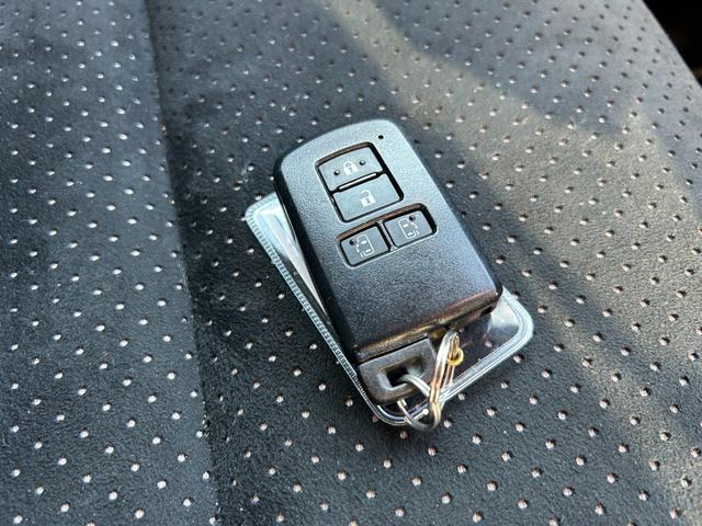 ヴォクシー ＺＳ　煌ＩＩＩ　冠水歴車ナビＴＶバックカメラＥＴＣ車載器スマートキーＰスタートイモビライザー禁煙車セーフティセンス衝突軽減ブレーキプリクラッシュセーフティー両側パワースライドドアオートマチックハイビームドラレコ付（80枚目）