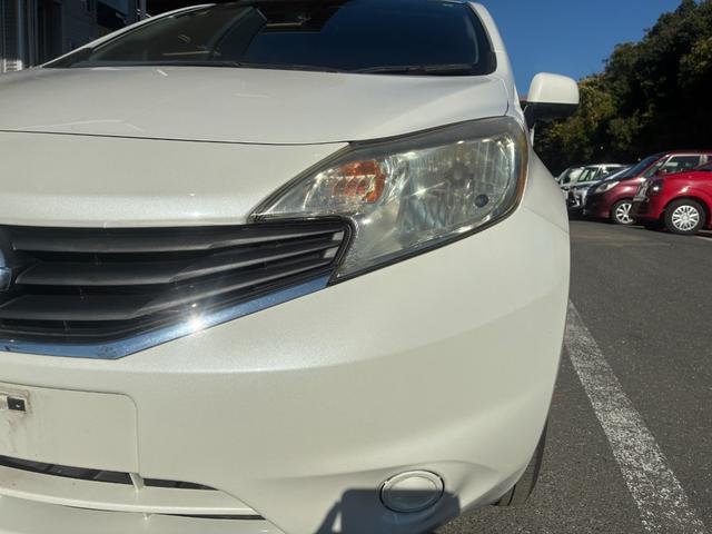 ノート Ｘ　ＤＩＧ－Ｓ　エマージェンシーブレーキパッケージ　ナビＴＶバックカメラアラウンドビューモニターＥＴＣ車載器禁煙車エマージェンシーブレーキ自動防眩式ルームミラーヒーター付ドアミラーホワイトパールスマートキーＰスタートイモビ衝突安全ボディースペアタイヤ付（15枚目）