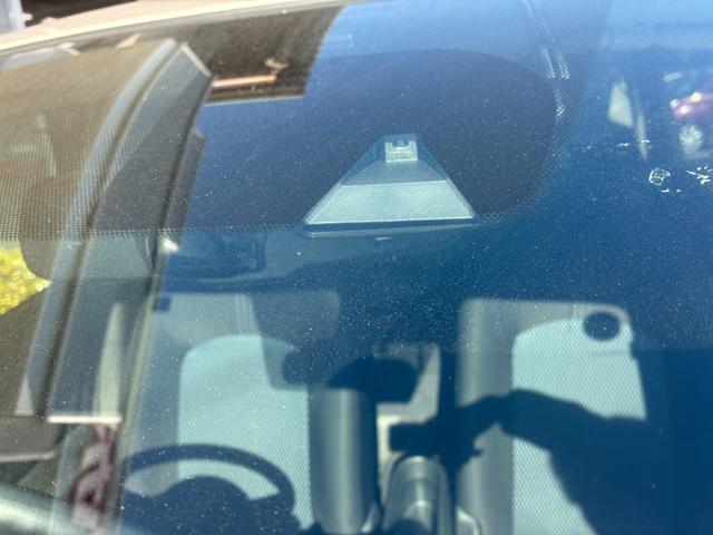 ノート Ｘ　ＤＩＧ－Ｓ　エマージェンシーブレーキパッケージ　ナビＴＶバックカメラアラウンドビューモニターＥＴＣ車載器禁煙車エマージェンシーブレーキ自動防眩式ルームミラーヒーター付ドアミラーホワイトパールスマートキーＰスタートイモビ衝突安全ボディースペアタイヤ付（26枚目）