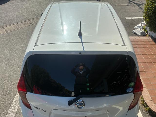 ノート Ｘ　ＤＩＧ－Ｓ　エマージェンシーブレーキパッケージ　ナビＴＶバックカメラアラウンドビューモニターＥＴＣ車載器禁煙車エマージェンシーブレーキ自動防眩式ルームミラーヒーター付ドアミラーホワイトパールスマートキーＰスタートイモビ衝突安全ボディースペアタイヤ付（29枚目）