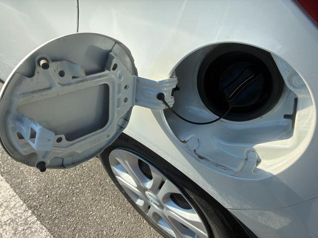 ノート Ｘ　ＤＩＧ－Ｓ　エマージェンシーブレーキパッケージ　ナビＴＶバックカメラアラウンドビューモニターＥＴＣ車載器禁煙車エマージェンシーブレーキ自動防眩式ルームミラーヒーター付ドアミラーホワイトパールスマートキーＰスタートイモビ衝突安全ボディースペアタイヤ付（33枚目）