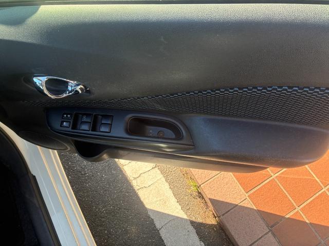 ノート Ｘ　ＤＩＧ－Ｓ　エマージェンシーブレーキパッケージ　ナビＴＶバックカメラアラウンドビューモニターＥＴＣ車載器禁煙車エマージェンシーブレーキ自動防眩式ルームミラーヒーター付ドアミラーホワイトパールスマートキーＰスタートイモビ衝突安全ボディースペアタイヤ付（41枚目）