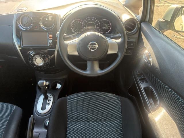 ノート Ｘ　ＤＩＧ－Ｓ　エマージェンシーブレーキパッケージ　ナビＴＶバックカメラアラウンドビューモニターＥＴＣ車載器禁煙車エマージェンシーブレーキ自動防眩式ルームミラーヒーター付ドアミラーホワイトパールスマートキーＰスタートイモビ衝突安全ボディースペアタイヤ付（66枚目）