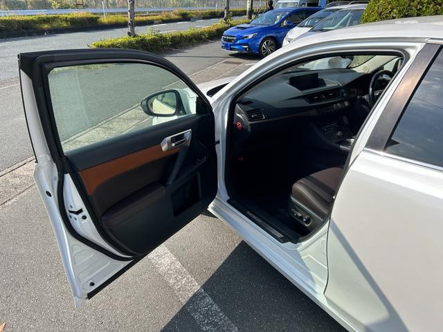 ＣＴ ＣＴ２００ｈ　バージョンＣ　冠水歴車ナビＴＶバックカメラＥＴＣ車載器ＢＴオーディオ対応セーフティセンスリクラッシュセーフティー禁煙車ドライブレコーダーパドルシフトクルコンスマートキー２本オートマチックハイビーム前席シートヒーター（42枚目）