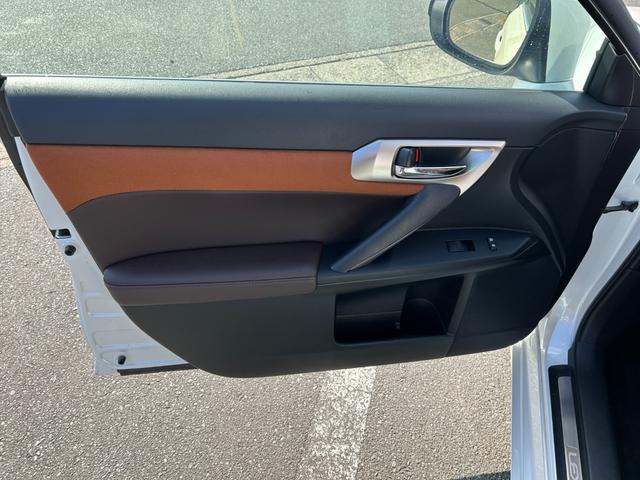 ＣＴ ＣＴ２００ｈ　バージョンＣ　冠水歴車ナビＴＶバックカメラＥＴＣ車載器ＢＴオーディオ対応セーフティセンスリクラッシュセーフティー禁煙車ドライブレコーダーパドルシフトクルコンスマートキー２本オートマチックハイビーム前席シートヒーター（43枚目）