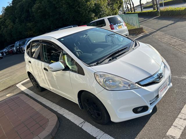 フィットハイブリッド ベースグレード 禁煙車ワンオーナーメンテナンスノート取説スペアキー付ハイブリッド車ナビTVドライブレコーダーETC車載器付ACPSPWキーレスエントリーフル装備衝突安全ボディークルーズコントロール(6枚目)