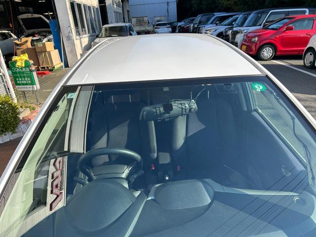 フィットハイブリッド ベースグレード 禁煙車ワンオーナーメンテナンスノート取説スペアキー付ハイブリッド車ナビTVドライブレコーダーETC車載器付ACPSPWキーレスエントリーフル装備衝突安全ボディークルーズコントロール(24枚目)