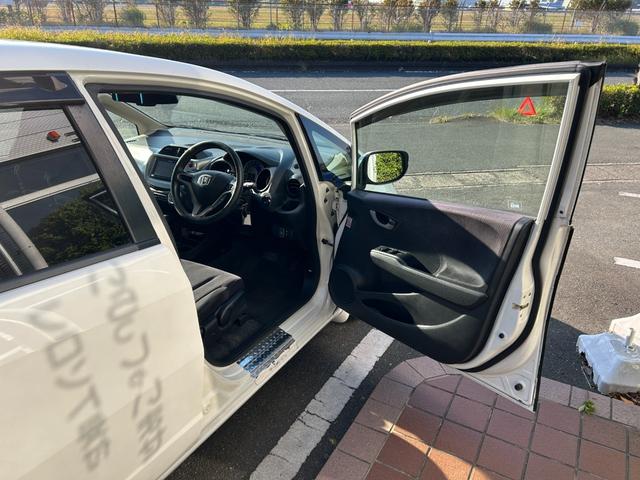 フィットハイブリッド ベースグレード 禁煙車ワンオーナーメンテナンスノート取説スペアキー付ハイブリッド車ナビTVドライブレコーダーETC車載器付ACPSPWキーレスエントリーフル装備衝突安全ボディークルーズコントロール(36枚目)