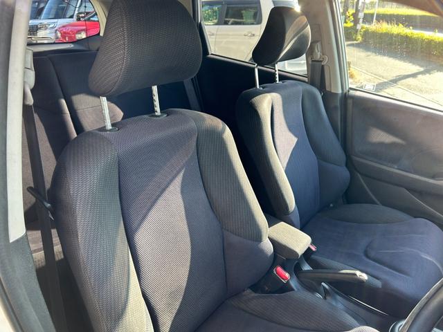 フィットハイブリッド ベースグレード 禁煙車ワンオーナーメンテナンスノート取説スペアキー付ハイブリッド車ナビTVドライブレコーダーETC車載器付ACPSPWキーレスエントリーフル装備衝突安全ボディークルーズコントロール(38枚目)