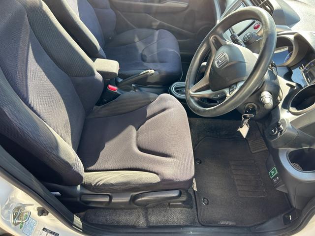 フィットハイブリッド ベースグレード 禁煙車ワンオーナーメンテナンスノート取説スペアキー付ハイブリッド車ナビTVドライブレコーダーETC車載器付ACPSPWキーレスエントリーフル装備衝突安全ボディークルーズコントロール(39枚目)