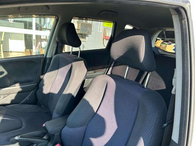 フィットハイブリッド ベースグレード 禁煙車ワンオーナーメンテナンスノート取説スペアキー付ハイブリッド車ナビTVドライブレコーダーETC車載器付ACPSPWキーレスエントリーフル装備衝突安全ボディークルーズコントロール(43枚目)