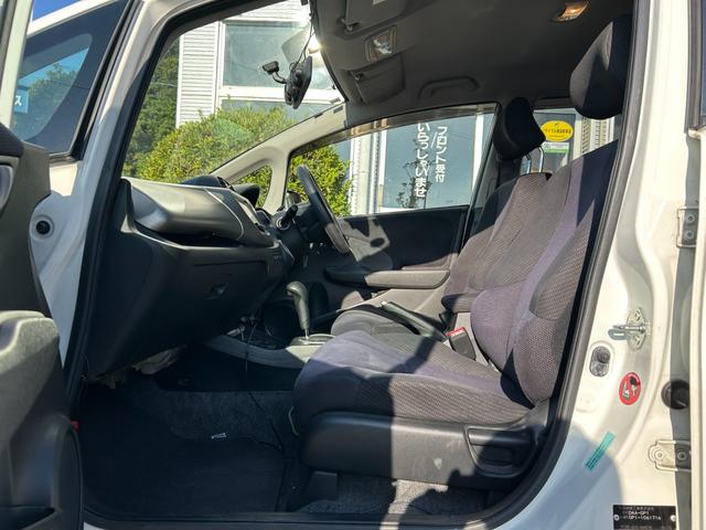 フィットハイブリッド ベースグレード 禁煙車ワンオーナーメンテナンスノート取説スペアキー付ハイブリッド車ナビTVドライブレコーダーETC車載器付ACPSPWキーレスエントリーフル装備衝突安全ボディークルーズコントロール(45枚目)