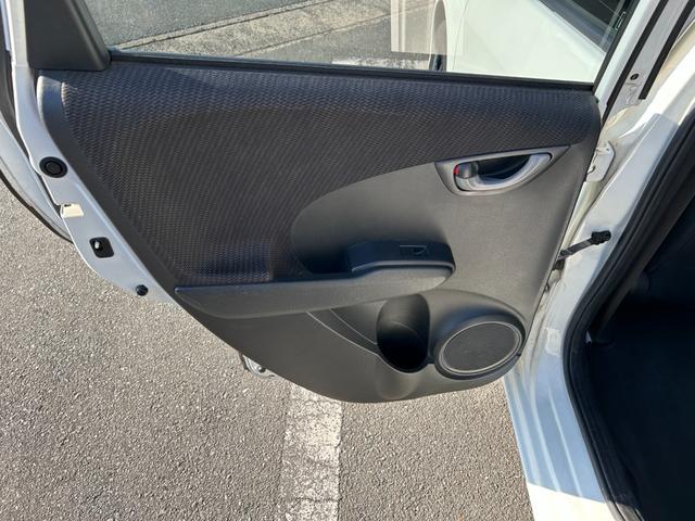 フィットハイブリッド ベースグレード 禁煙車ワンオーナーメンテナンスノート取説スペアキー付ハイブリッド車ナビTVドライブレコーダーETC車載器付ACPSPWキーレスエントリーフル装備衝突安全ボディークルーズコントロール(47枚目)