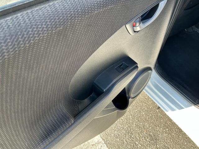 フィットハイブリッド ベースグレード 禁煙車ワンオーナーメンテナンスノート取説スペアキー付ハイブリッド車ナビTVドライブレコーダーETC車載器付ACPSPWキーレスエントリーフル装備衝突安全ボディークルーズコントロール(48枚目)