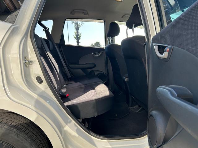 フィットハイブリッド ベースグレード 禁煙車ワンオーナーメンテナンスノート取説スペアキー付ハイブリッド車ナビTVドライブレコーダーETC車載器付ACPSPWキーレスエントリーフル装備衝突安全ボディークルーズコントロール(57枚目)